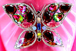 a beautiful vintage costume jewelry Brooch unsigned