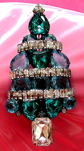a beautiful vintage costume jewelry brooch unsigned