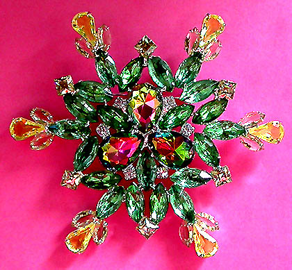 a beautiful vintage costume jewelry brooch unsigned