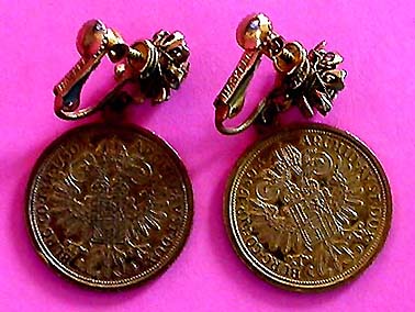 a beautiful VINTAGE COSTUME ESTATE ANTIQUE JEWELRY EARRINGS unsigned