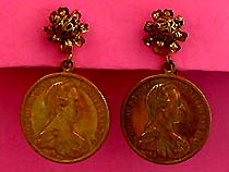a beautiful VINTAGE COSTUME ESTATE ANTIQUE JEWELRY EARRINGS unsigned