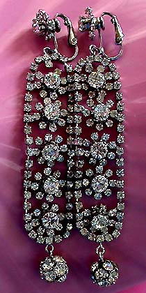 a beautiful VINTAGE COSTUME ESTATE ANTIQUE JEWELRY EARRINGS unsigned
