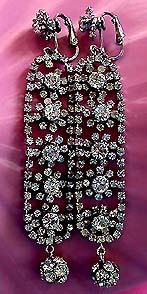 a beautiful VINTAGE COSTUME ESTATE ANTIQUE JEWELRY EARRINGS unsigned