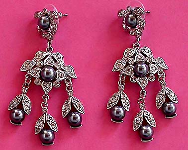 a beautiful VINTAGE COSTUME ESTATE ANTIQUE JEWELRY EARRINGS unsigned