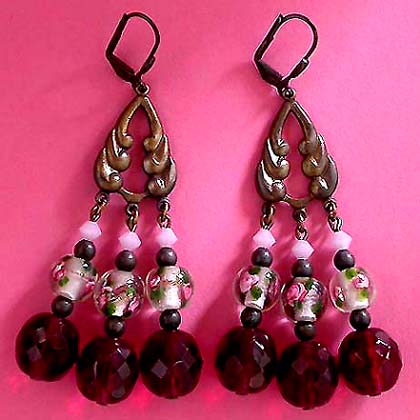 a beautiful VINTAGE COSTUME ESTATE ANTIQUE JEWELRY EARRINGS unsigned
