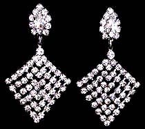 a beautiful VINTAGE COSTUME ESTATE ANTIQUE JEWELRY EARRINGS unsigned