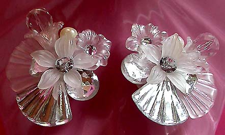 a beautiful VINTAGE COSTUME ESTATE ANTIQUE JEWELRY EARRINGS unsigned