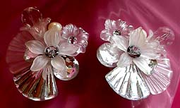 a beautiful VINTAGE COSTUME ESTATE ANTIQUE JEWELRY EARRINGS unsigned