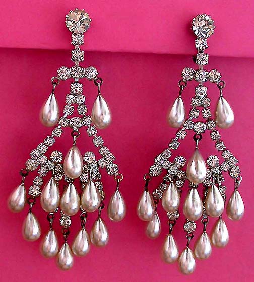 a beautiful VINTAGE COSTUME ESTATE ANTIQUE JEWELRY EARRINGS unsigned