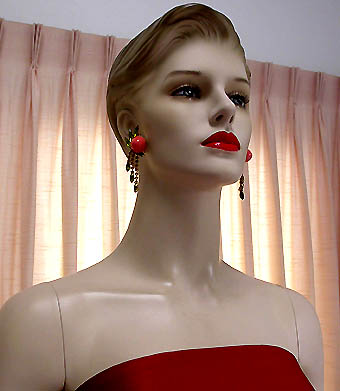 a beautiful VINTAGE COSTUME ESTATE ANTIQUE JEWELRY EARRINGS unsigned