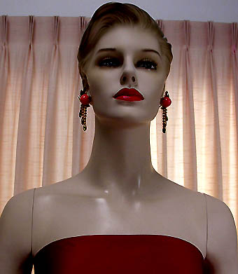 a beautiful VINTAGE COSTUME ESTATE ANTIQUE JEWELRY EARRINGS unsigned