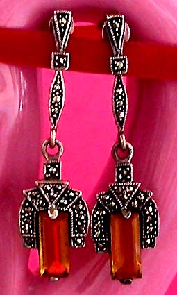 a beautiful VINTAGE COSTUME ESTATE ANTIQUE JEWELRY EARRINGS unsigned