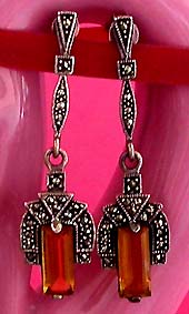 a beautiful VINTAGE COSTUME ESTATE ANTIQUE JEWELRY EARRINGS unsigned