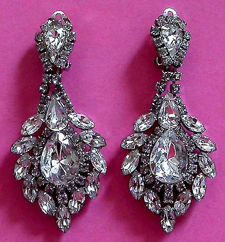 a beautiful VINTAGE COSTUME ESTATE ANTIQUE JEWELRY EARRINGS unsigned