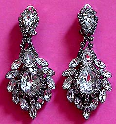 a beautiful VINTAGE COSTUME ESTATE ANTIQUE JEWELRY EARRINGS unsigned