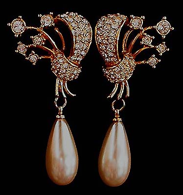 a beautiful VINTAGE COSTUME ESTATE ANTIQUE JEWELRY EARRINGS unsigned