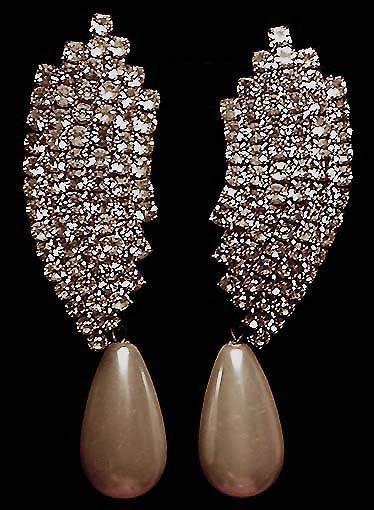 a beautiful VINTAGE COSTUME ESTATE ANTIQUE JEWELRY EARRINGS unsigned
