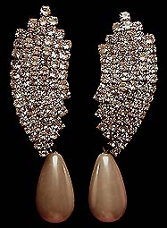 a beautiful VINTAGE COSTUME ESTATE ANTIQUE JEWELRY EARRINGS unsigned