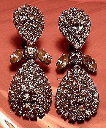 a beautiful VINTAGE COSTUME ESTATE ANTIQUE JEWELRY EARRINGS unsigned