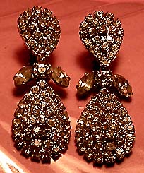 a beautiful vintage costume jewelry Juliana earrings unsigned
