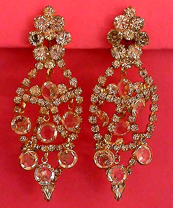 a beautiful VINTAGE COSTUME ESTATE ANTIQUE JEWELRY EARRINGS unsigned