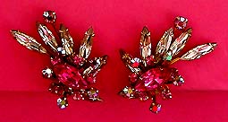 a beautiful VINTAGE COSTUME ESTATE ANTIQUE JEWELRY EARRINGS unsigned