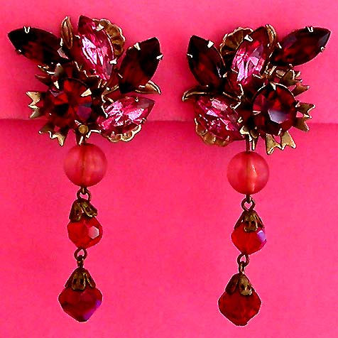 a beautiful VINTAGE COSTUME ESTATE ANTIQUE JEWELRY EARRINGS unsigned