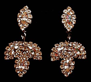a beautiful VINTAGE COSTUME ESTATE ANTIQUE JEWELRY EARRINGS unsigned