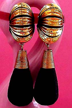 a beautiful VINTAGE COSTUME ESTATE ANTIQUE JEWELRY EARRINGS unsigned