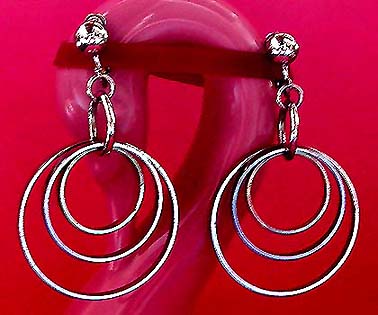 a beautiful VINTAGE COSTUME ESTATE ANTIQUE JEWELRY EARRINGS unsigned