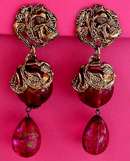 a beautiful VINTAGE COSTUME ESTATE ANTIQUE JEWELRY EARRINGS unsigned
