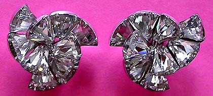 a beautiful VINTAGE COSTUME ESTATE ANTIQUE JEWELRY EARRINGS unsigned