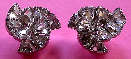 a beautiful VINTAGE COSTUME ESTATE ANTIQUE JEWELRY EARRINGS unsigned
