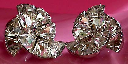 a beautiful VINTAGE COSTUME ESTATE ANTIQUE JEWELRY EARRINGS unsigned