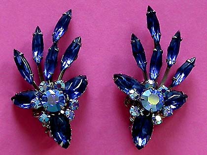 a beautiful VINTAGE COSTUME ESTATE ANTIQUE JEWELRY EARRINGS unsigned