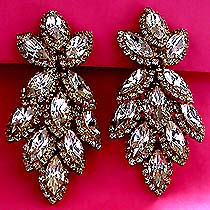 a beautiful vintage costume jewelry Juliana earrings unsigned