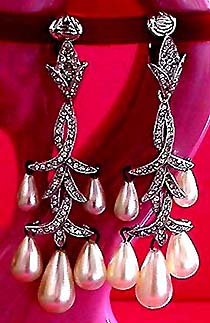 a beautiful VINTAGE COSTUME ESTATE ANTIQUE JEWELRY EARRINGS unsigned