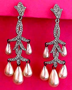 a beautiful VINTAGE COSTUME ESTATE ANTIQUE JEWELRY EARRINGS unsigned