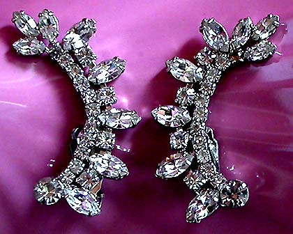 a beautiful VINTAGE COSTUME ESTATE ANTIQUE JEWELRY EARRINGS unsigned