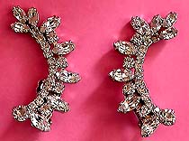 a beautiful VINTAGE COSTUME ESTATE ANTIQUE JEWELRY EARRINGS unsigned