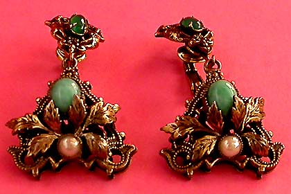 a beautiful VINTAGE COSTUME ESTATE ANTIQUE JEWELRY EARRINGS unsigned
