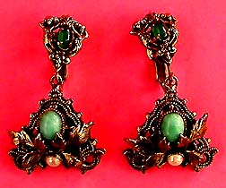 a beautiful VINTAGE COSTUME ESTATE ANTIQUE JEWELRY EARRINGS unsigned