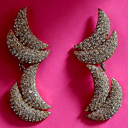 a beautiful VINTAGE COSTUME ESTATE ANTIQUE JEWELRY EARRINGS unsigned