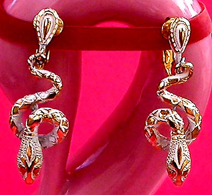 a beautiful VINTAGE COSTUME ESTATE ANTIQUE JEWELRY EARRINGS unsigned