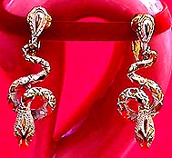 a beautiful VINTAGE COSTUME ESTATE ANTIQUE JEWELRY EARRINGS unsigned