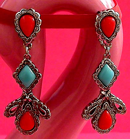 a beautiful VINTAGE COSTUME ESTATE ANTIQUE JEWELRY EARRINGS unsigned