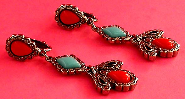 a beautiful VINTAGE COSTUME ESTATE ANTIQUE JEWELRY EARRINGS unsigned