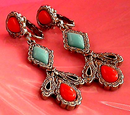 a beautiful VINTAGE COSTUME ESTATE ANTIQUE JEWELRY EARRINGS unsigned