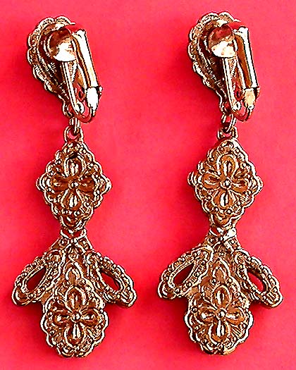 a beautiful VINTAGE COSTUME ESTATE ANTIQUE JEWELRY EARRINGS unsigned