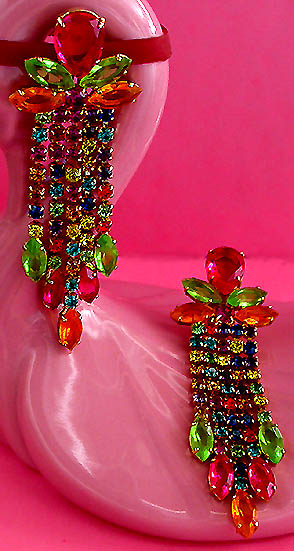 a beautiful VINTAGE COSTUME ESTATE ANTIQUE JEWELRY EARRINGS unsigned